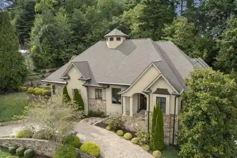 Extraordinary Residence with Timeless Architecture