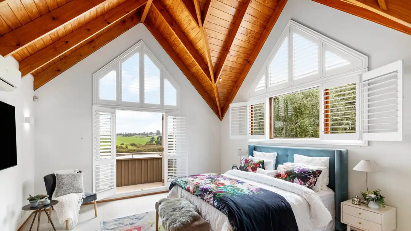 Waterfront Lifestyle Retreat in Karaka