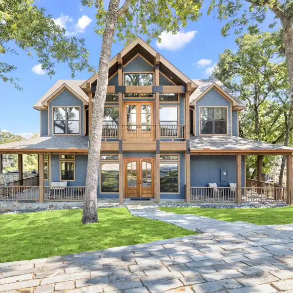 RUSTIC LUXURY RETREAT ON CEDAR CREEK LAKE