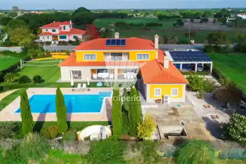 Contemporary Villa in a Prestigious Golf Resort