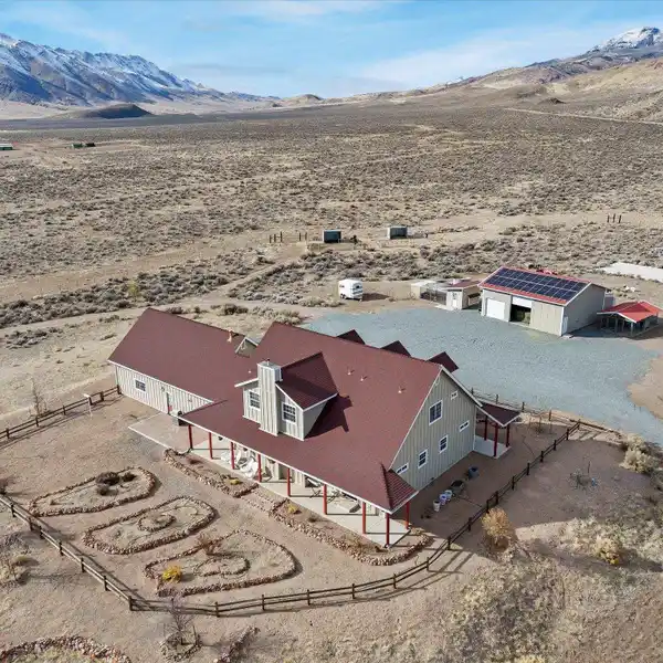 EXQUISITE OFF-GRID HOME