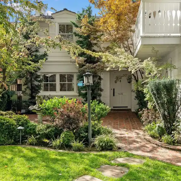 OPEN MODERN LIVING WITH TIMELESS CHARM