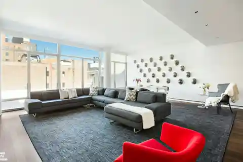 Understated Contemporary Living in West Chelsea