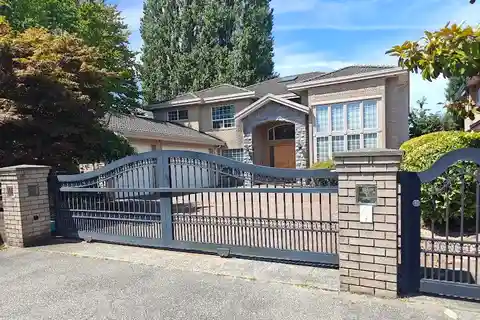 Excellent Family Home in Friendly Neighborhood