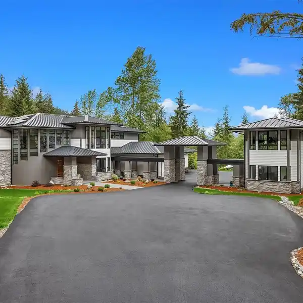 LUXURIOUS MODERN HOME IN UPLANDS RESERVE