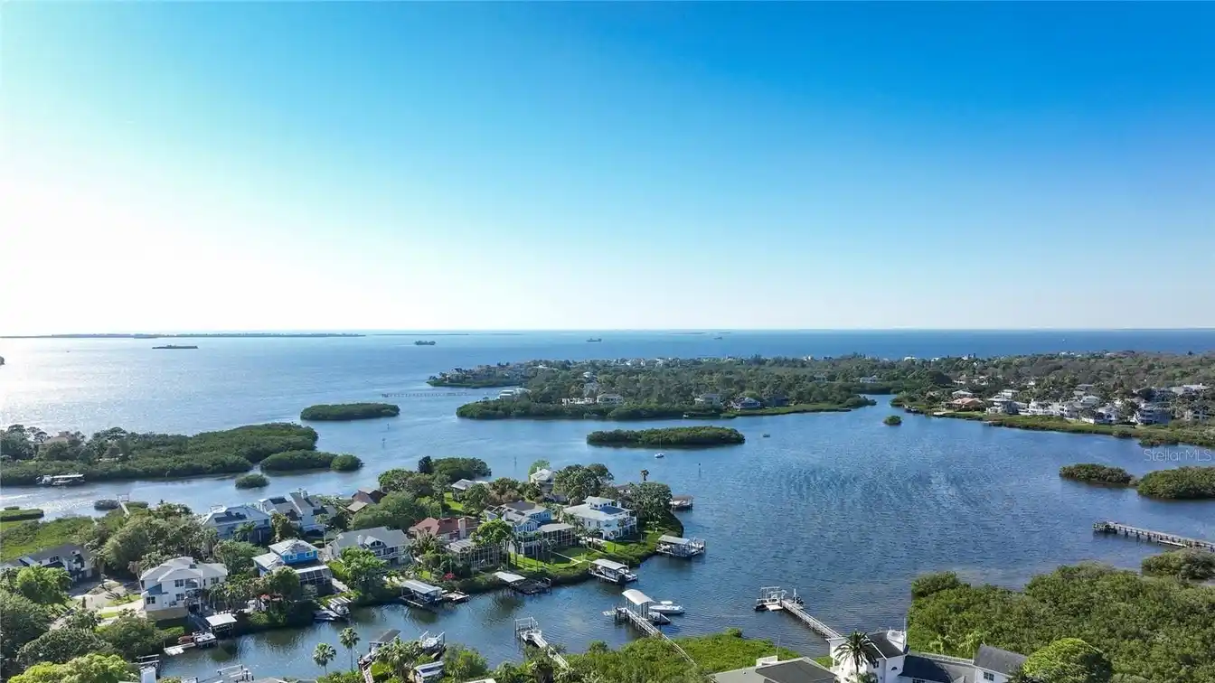 Exquisite Waterfront Retreat