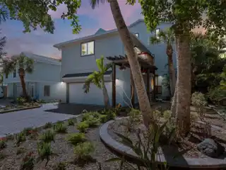 Siesta Key Paradise Steps from the Beach
