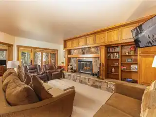 Beautifully Updated Ski-In/ski-Out Residence