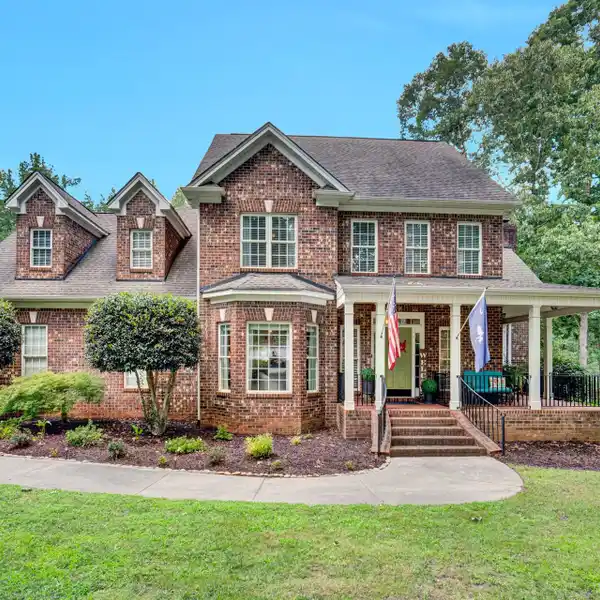 CUSTOM STUNNER IN DESIRABLE SYCAMORE RIDGE