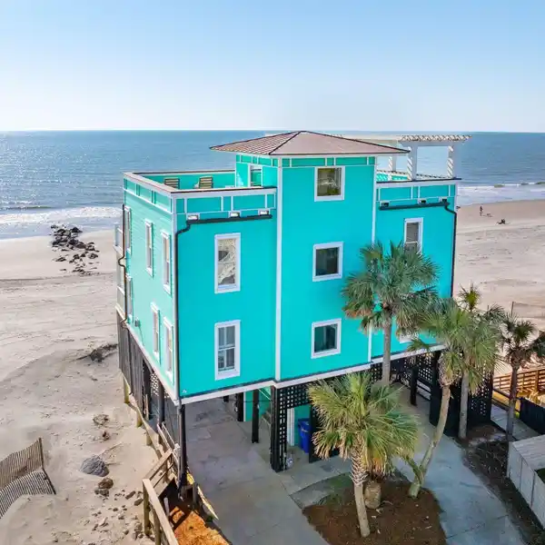 CAPTIVATING OCEANFRONT HOME