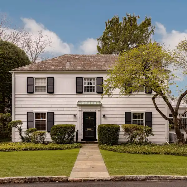 COLONIAL BRIMMING WITH CHARACTER