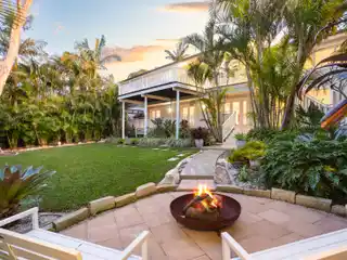 Contemporary Residence in the Prestigious Golden Triangle