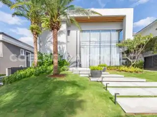 Modern Beauty with Bold Design