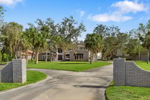 Privacy and Luxury in Gated Beneva Oaks