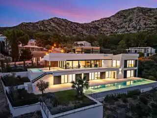 Spectacular Newly Built Villa in a Privileged Area