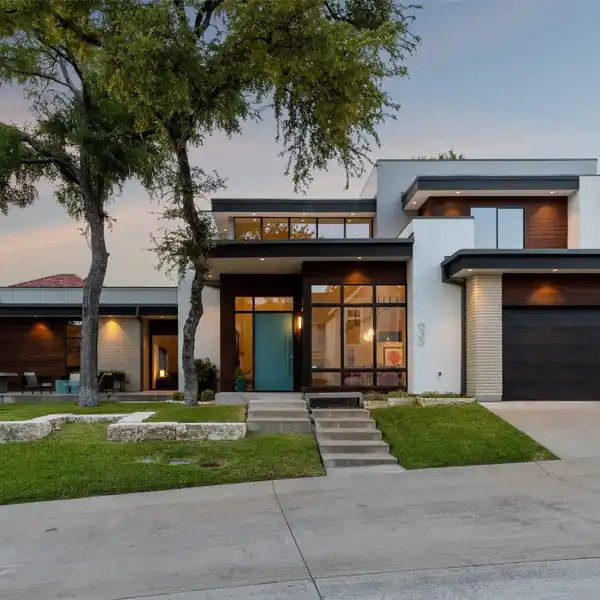 CONTEMPORARY HOME DESIGNED AND BUILT BY TOM GREICO