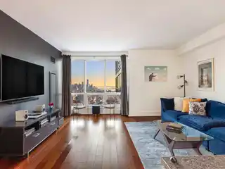 Show-stopping One Bedroom Condo in Mint Condition