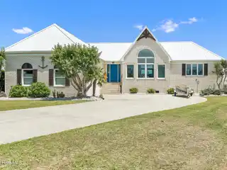 Waterfront Paradise in Blue Heron Bay