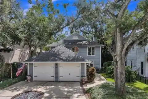 Elegant Bayshore Retreat with Walkable Lifestyle