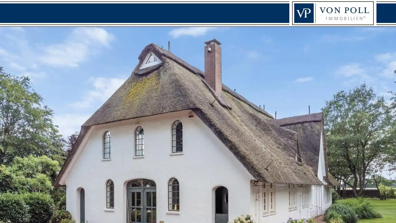 Thatched Roof House with Luxurious Furnishings and Large Property