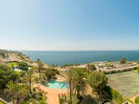 LUXURIOUS APARTMENT IN EXCLUSIVE PRIVATE CONDOMINIUM IN CASCAIS