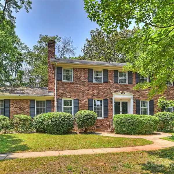 CHARMING HOME PRIME FOR RENOVATION