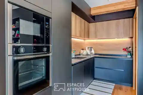 Contemporary Villa on a Private Cul-de-sac