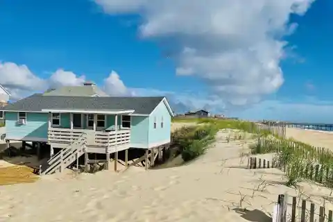Adorable Oceanfront Cottage