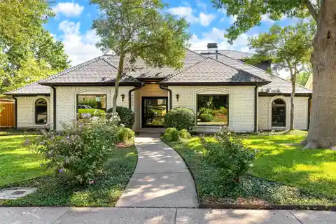 Merriman Park Gem with Chef’s Kitchen and Private Pool