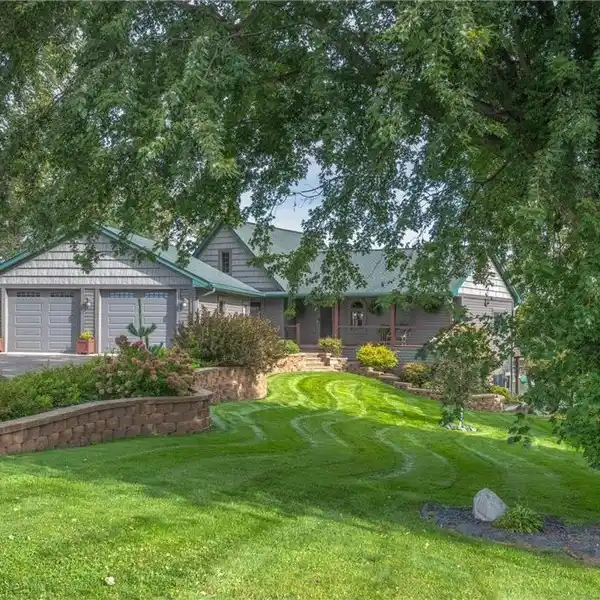 CUSTOM HOME ON BEAUTIFUL BALSAM LAKE