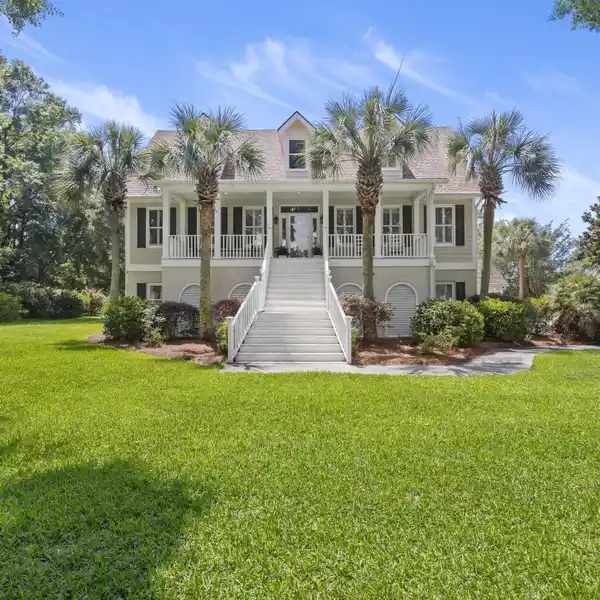UNPARALLELED COASTAL LIVING