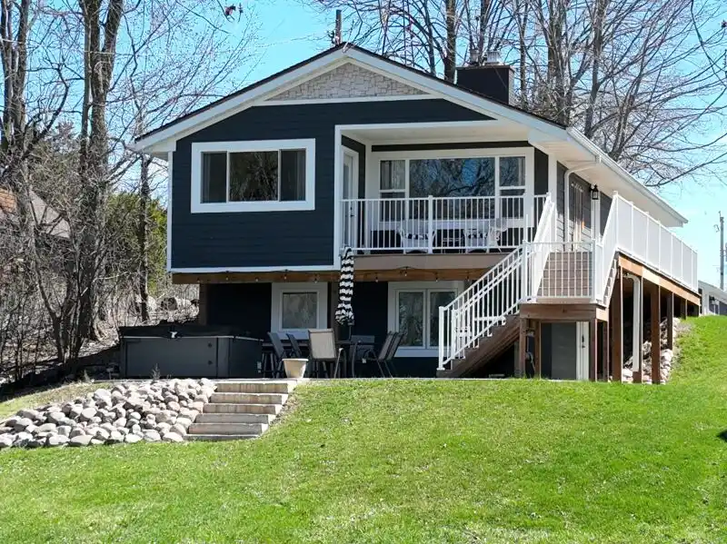 Idyllic Lifestyle on Tichigan Lake