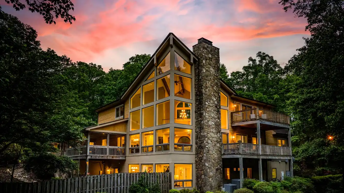 Exquisite Estate on 6.76 Acres