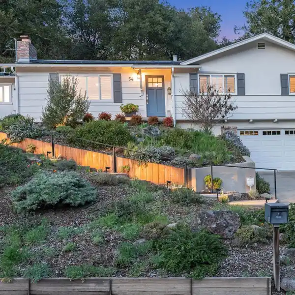 STUNNINGLY REMODELED HOME IN DEL REY
