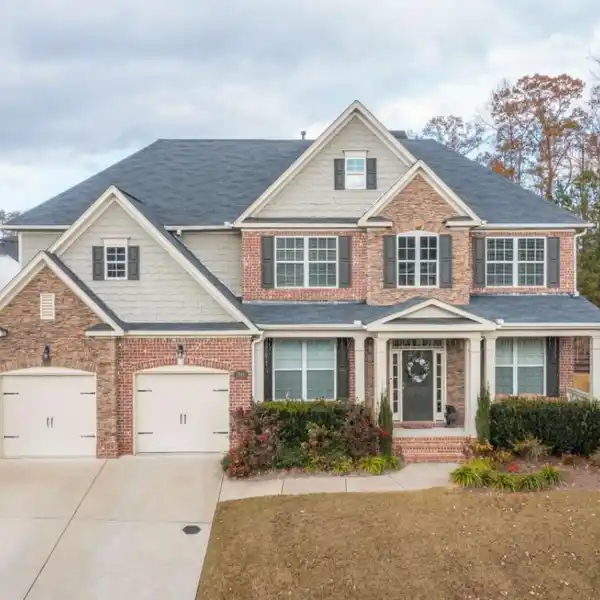 METICULOUSLY MAINTAINED AND STYLISHLY UPGRADED HOME