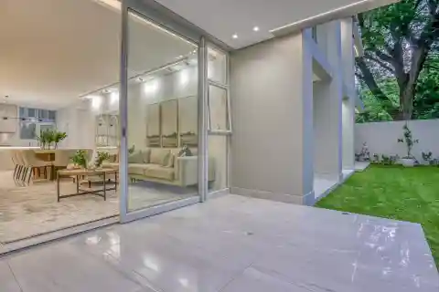 Luxury Garden Apartment - Melrose Estate