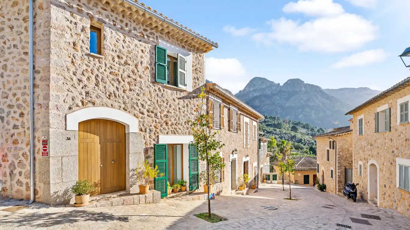 Newly Built Terraced House with Pool
