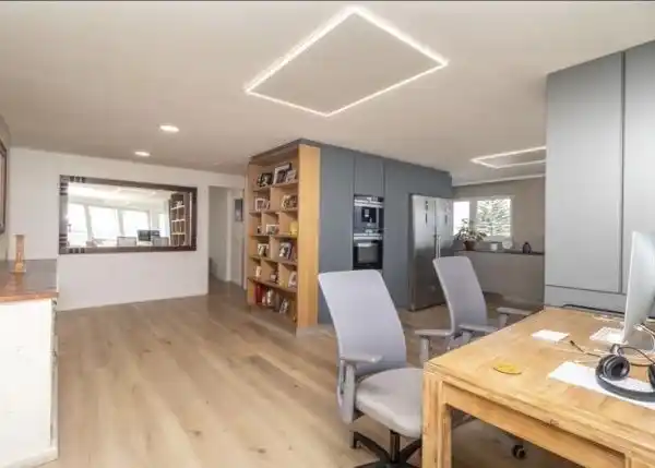 SEASIDE SERENITY MEETS SLEEK MODERN LUXURY