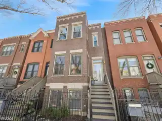 Row House in the Heart of Bucktown