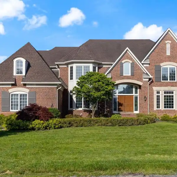 PRIVATE CREEKSIDE OASIS MINUTES FROM METRO STATION