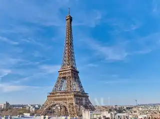 Luxurious Apartment with Exceptional Eiffel Tower View