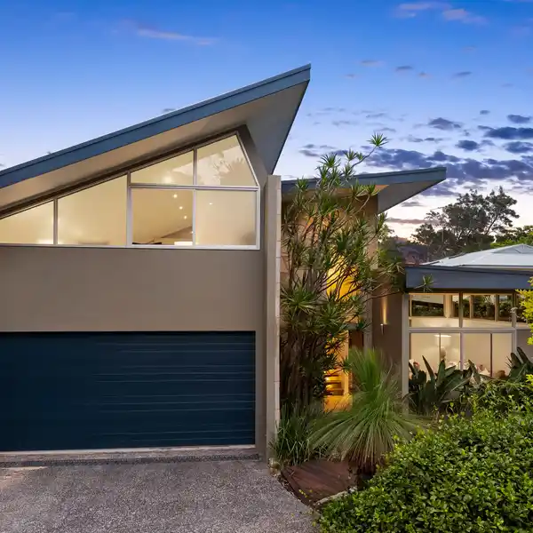 EXQUISITE HOME IN A SOUGHT-AFTER BLUE RIBBON SETTING