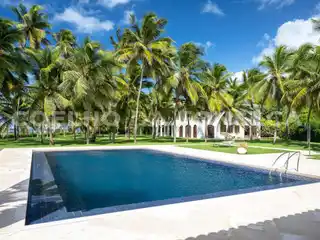 Spectacular House Right on the Sand