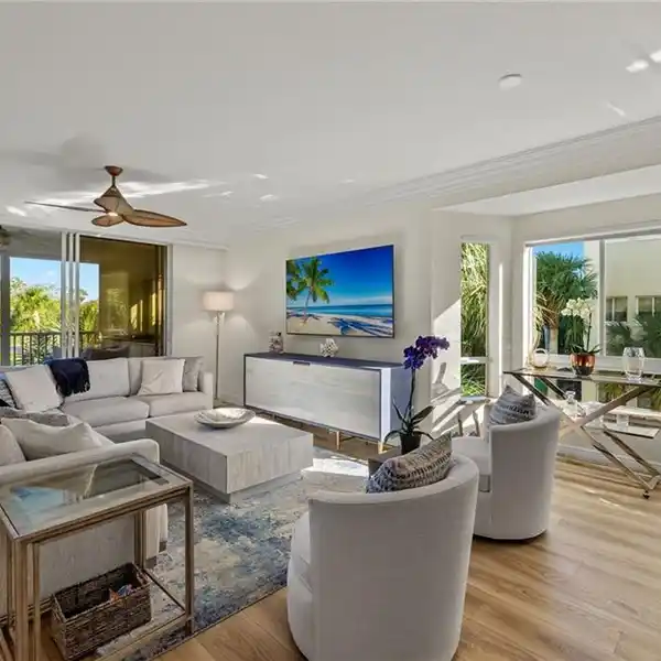 THREE BEDROOM END UNIT IN PEBBLE CREEK