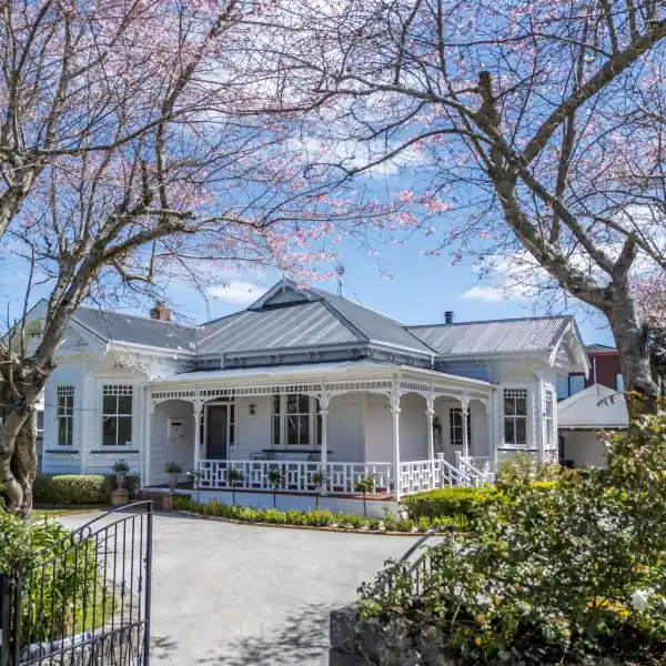 CLASSIC CHARM WITH MODERN COMFORT