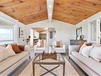 STYLISH ENTERTAINERS HOME WITH EXPANSIVE VIEWS