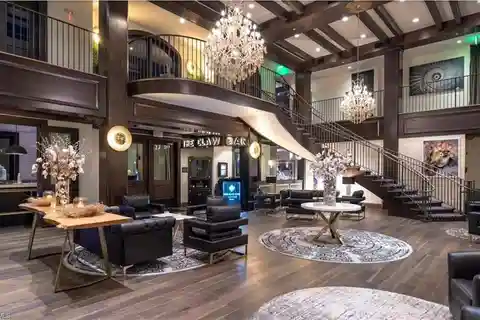Coastal Updated Condo in Downtown Old Naples