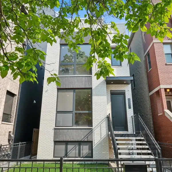 ELEGANT SINGLE-FAMILY HOME IN WEST TOWN