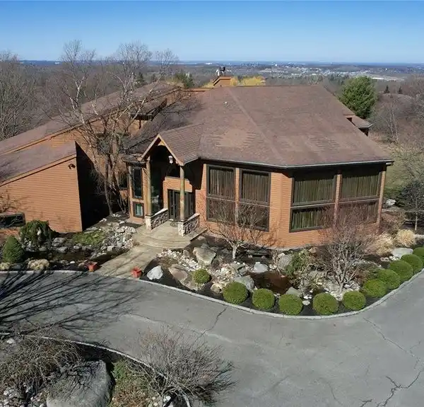 IMPRESSIVE CUSTOM CONTEMPORARY ON OVER 17 ACRES