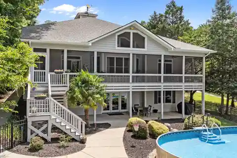 Prime Lakefront Property